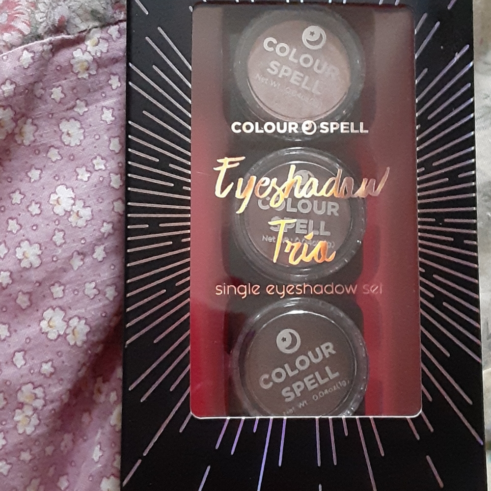 Trio eye shadows